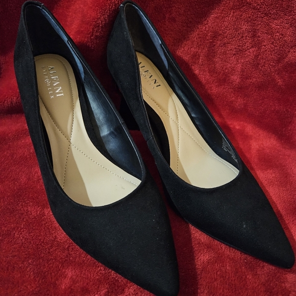 Alfani Women Justena Black Pointed-Toe Pump Size 7.5M w/ Geometric Shape Heels - Picture 2 of 7